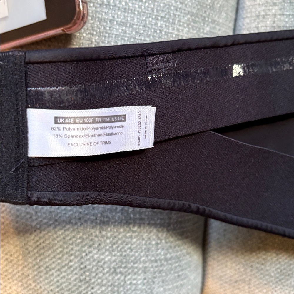 Black wireless bra - Picture 3 of 3